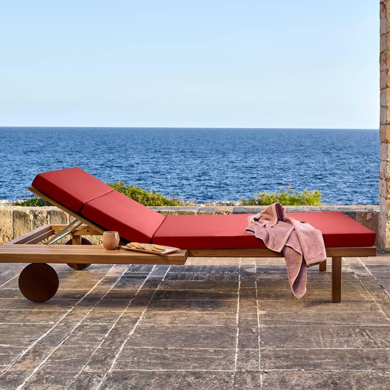 Outdoor Deck Chaise Lounge Cushion could be used in poolside | Rulaer